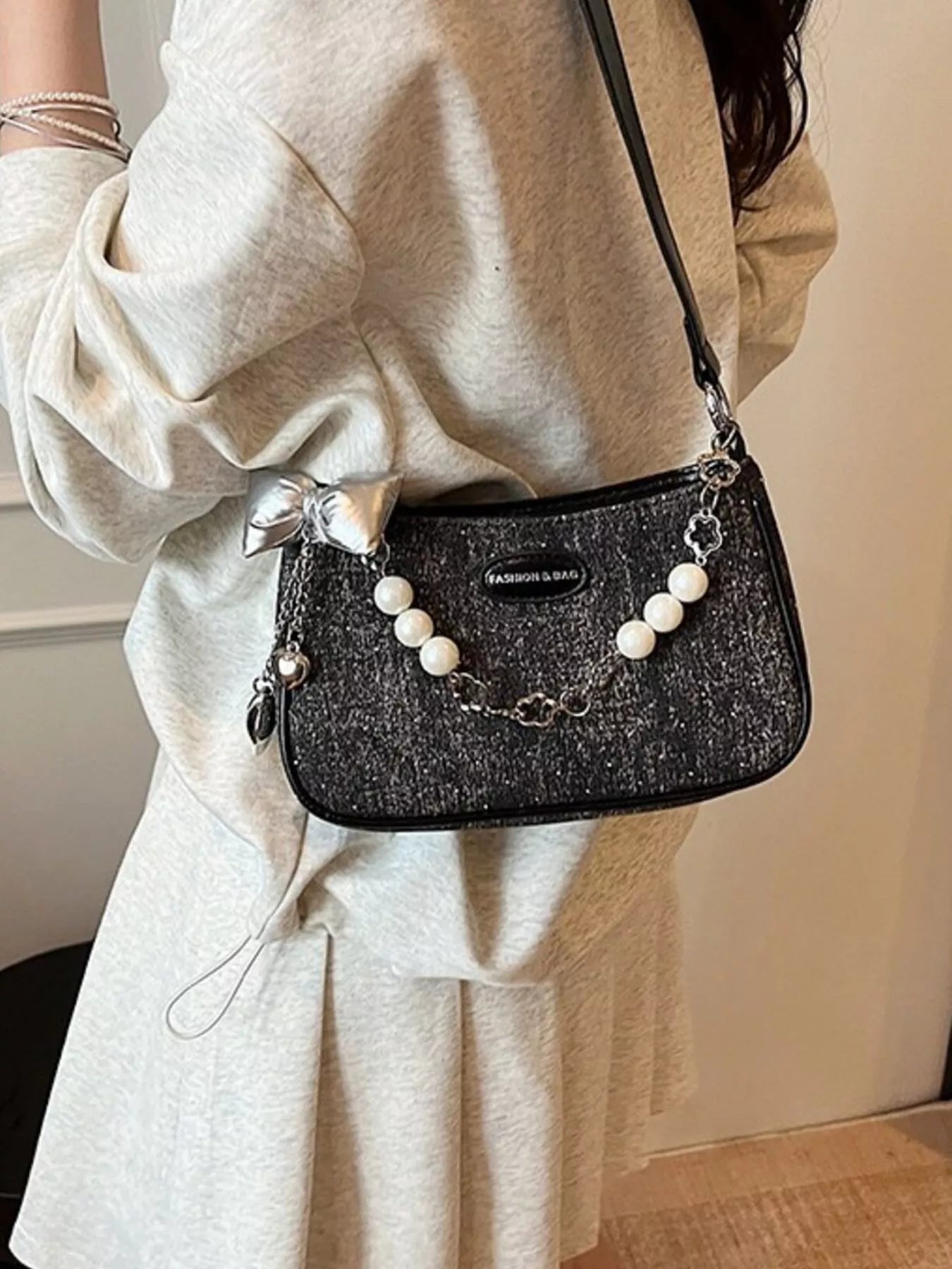 Pearl Chain Shoulder Bag Secondary image
