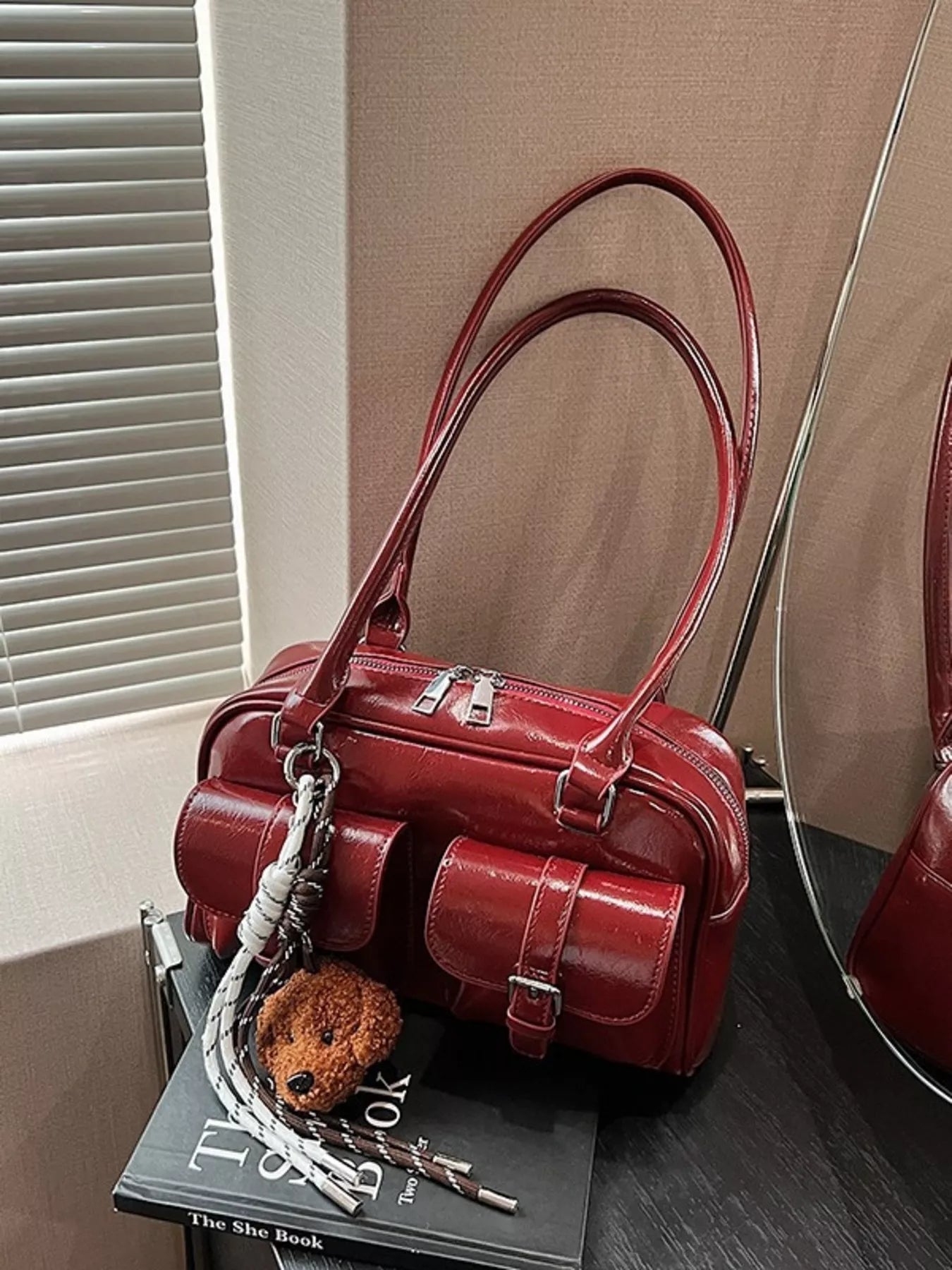 Vintage Buckle Decor Shoulder Bag Secondary image