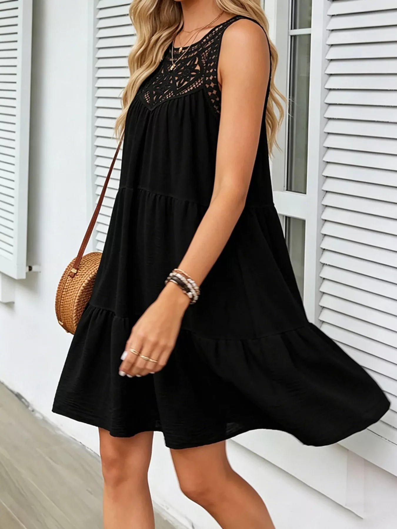 Lace Detail Sleeveless Dress Secondary image