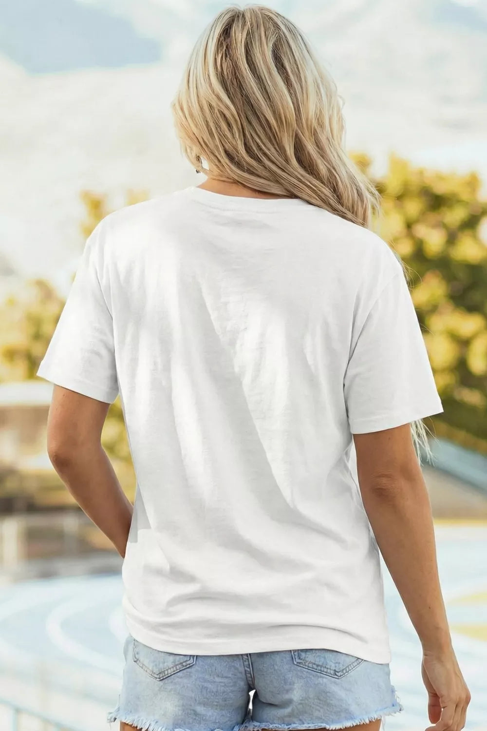 Graphic Round Neck Short Sleeve T-Shirt Secondary image
