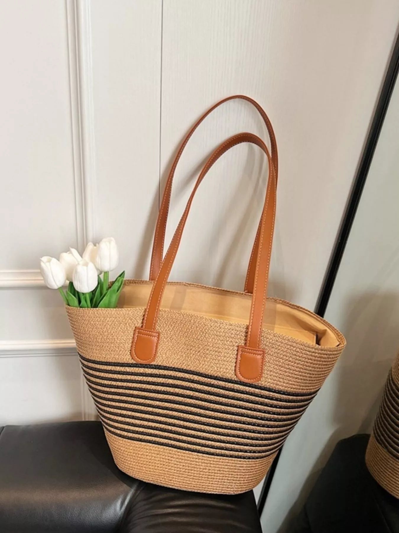 Striped Woven Straw Shoulder Bag Secondary image