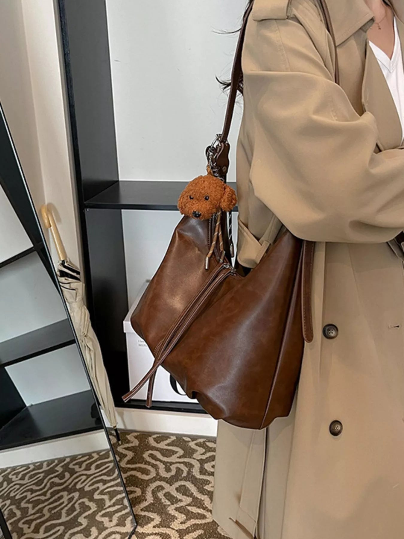 Vintage Style Leather Shoulder Bag Secondary image