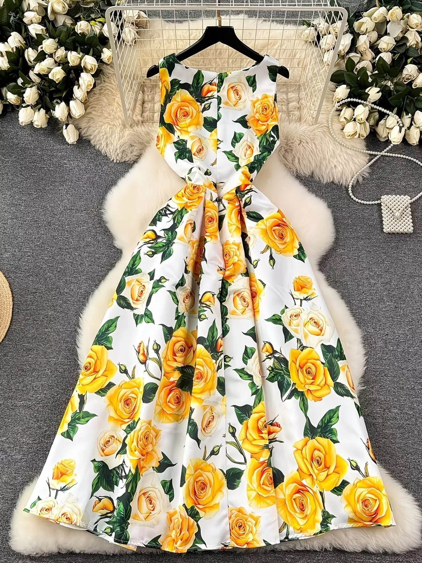 Floral Print Sleeveless Midi Dress Secondary image