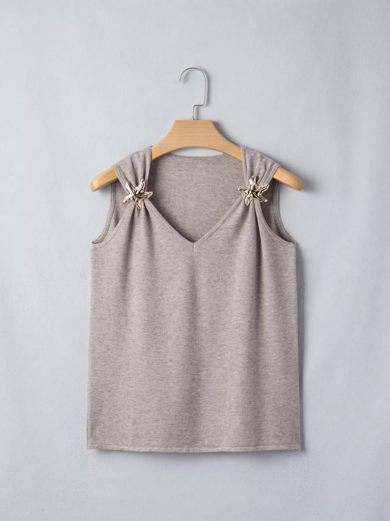 Metal Star Detail V Neck Sweater Knit Tank Top Secondary image
