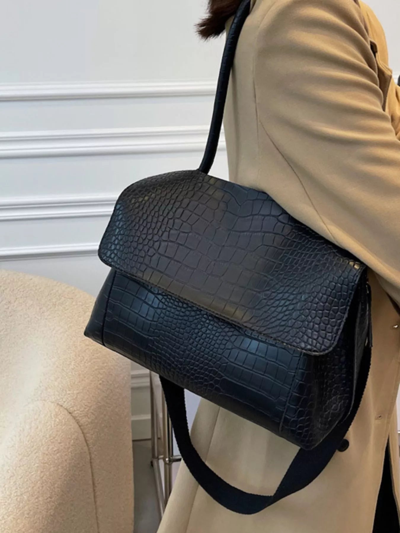 Crocodile Embossed Flap Shoulder Bag Secondary image