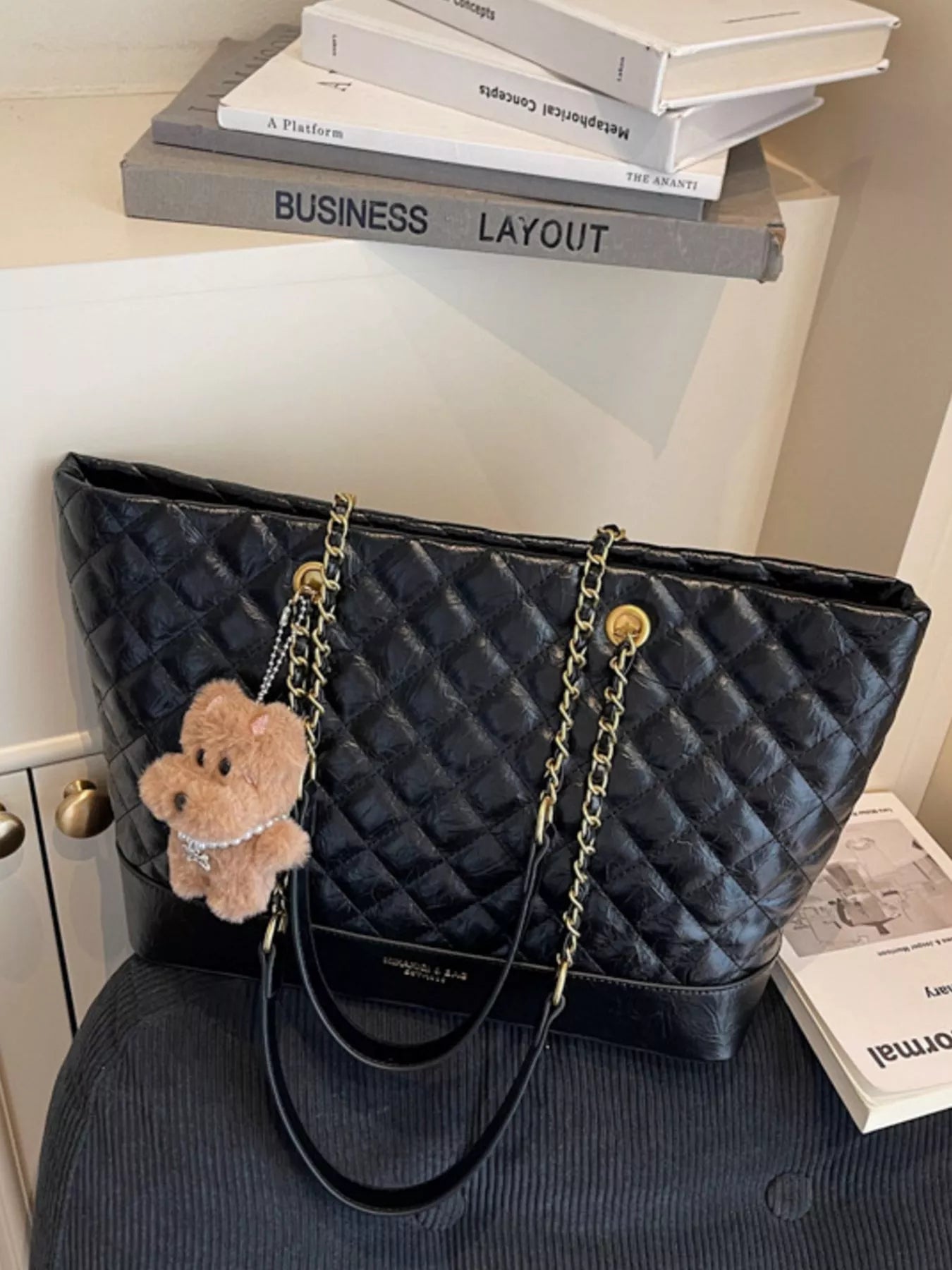Quilted Chain Shoulder Bag Secondary image