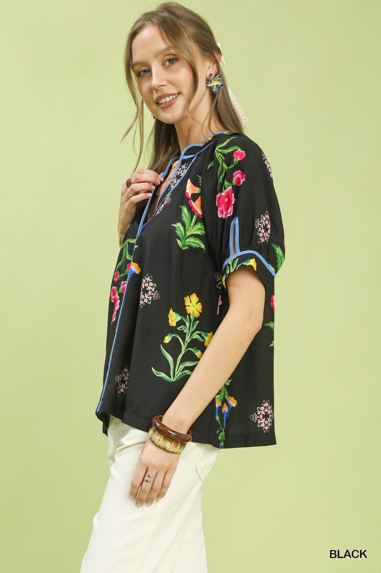 Umgee Botanical Print Contrast Trim Button Blouse Secondary image