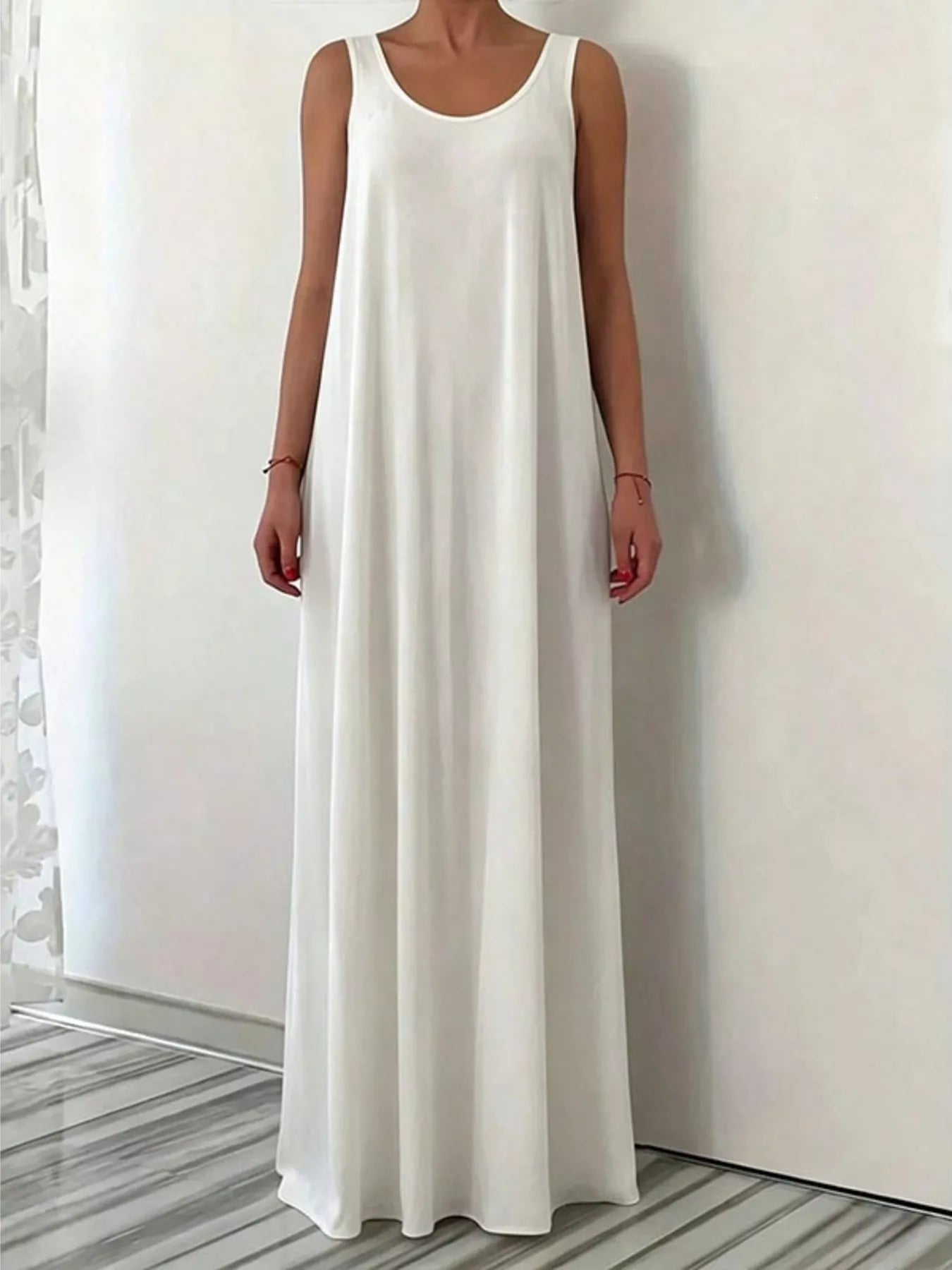 Sleeveless Maxi Dress with Pockets Secondary image