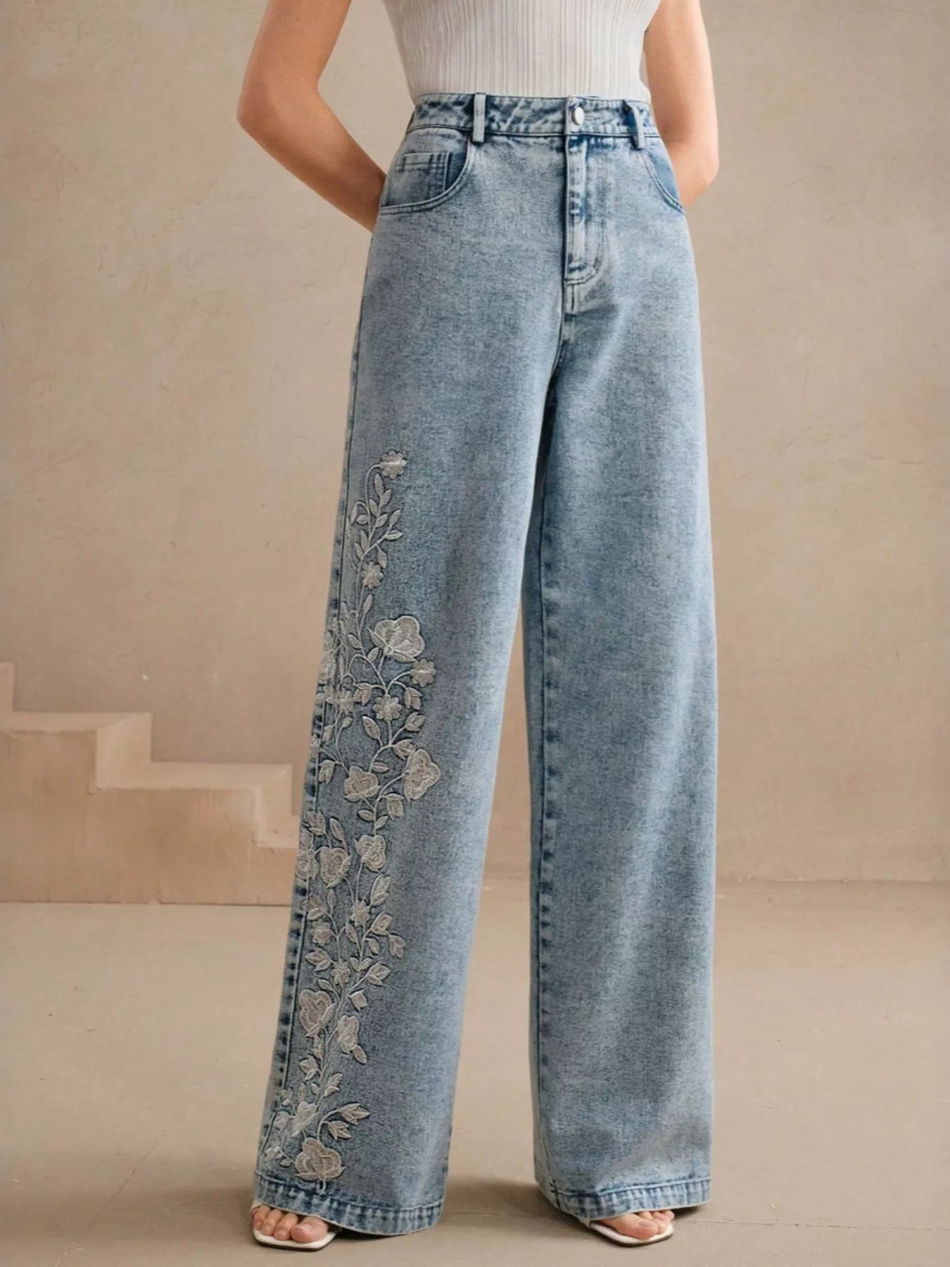 Embroidered Wide-Leg Jeans Secondary image
