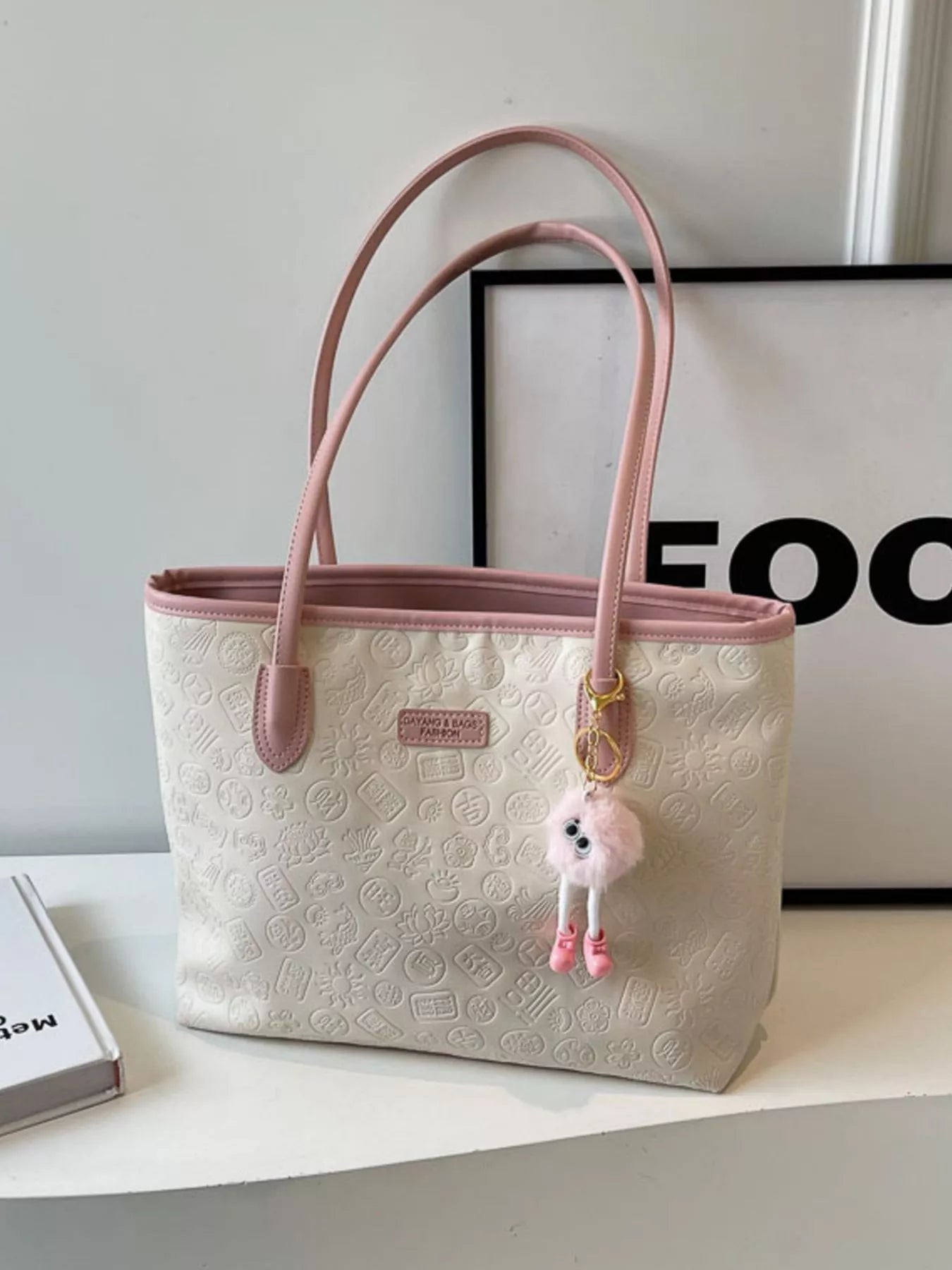 Embossed Pattern Shoulder Bag Secondary image