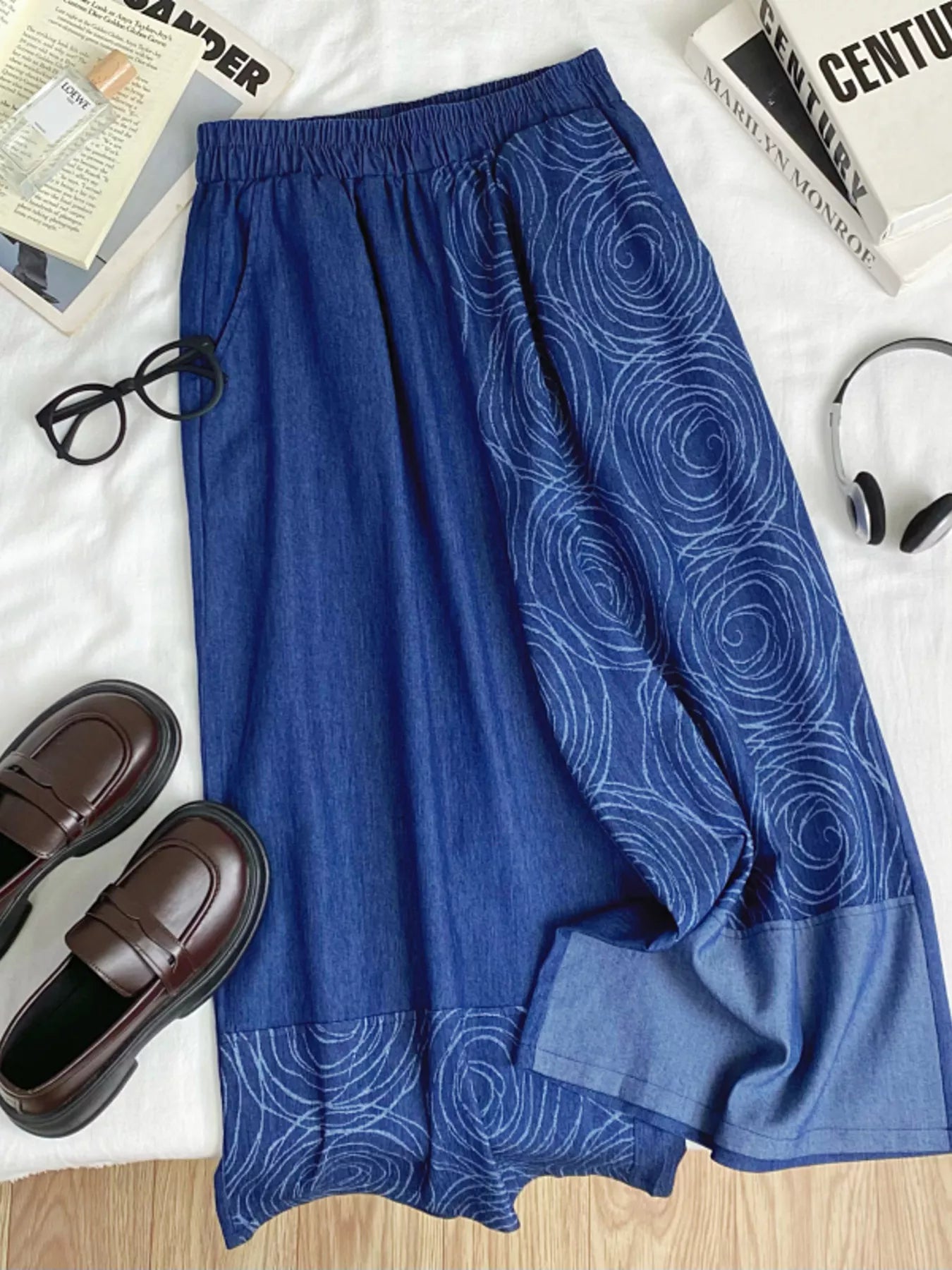 Elastic Waist Printed Jeans Secondary image