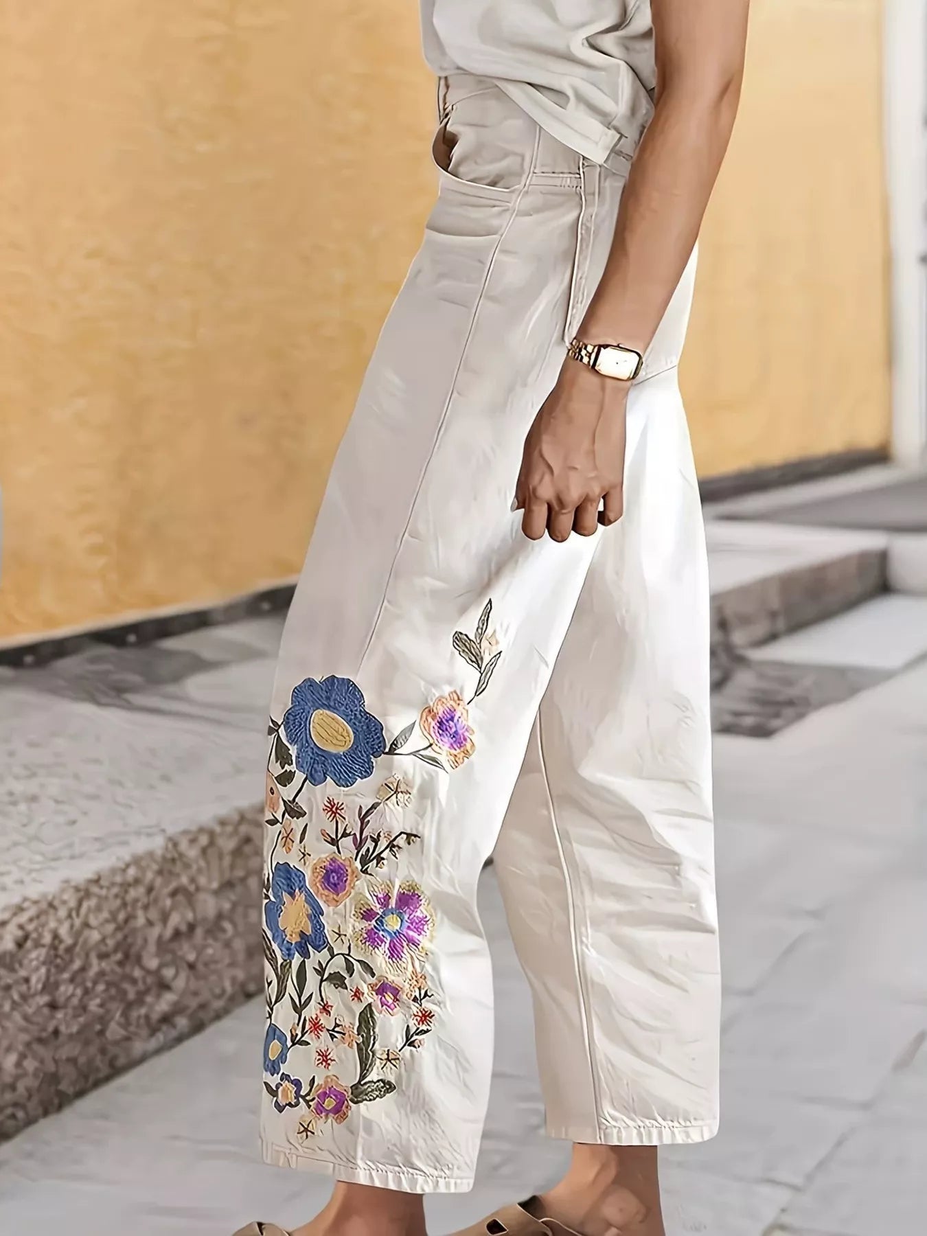Embroidered Floral Wide-Leg Jeans Secondary image