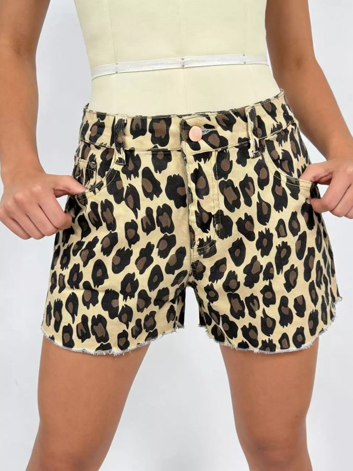 Leopard Print High-Waisted Denim Shorts Secondary image