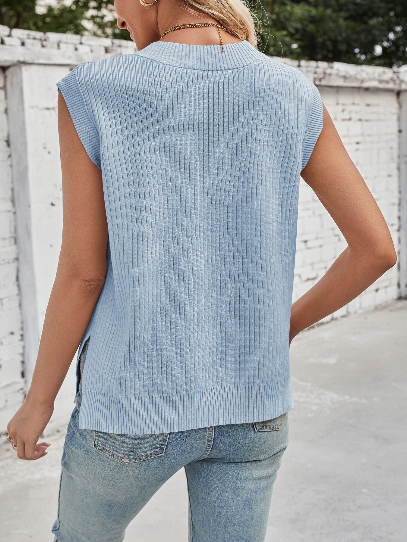 Casual V-Neck Knitted Sweater Vest Secondary image