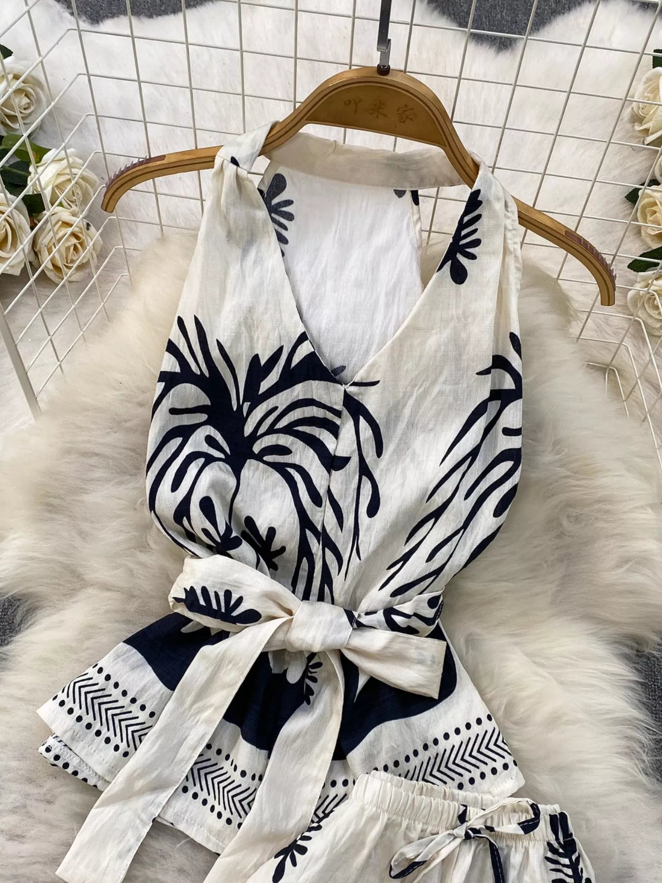 Printed Sleeveless Top and Wide Leg Pants Set Secondary image