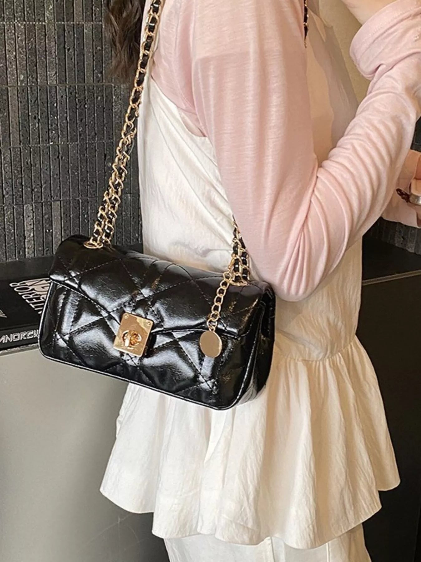 Quilted Chain Strap Crossbody Bag Secondary image