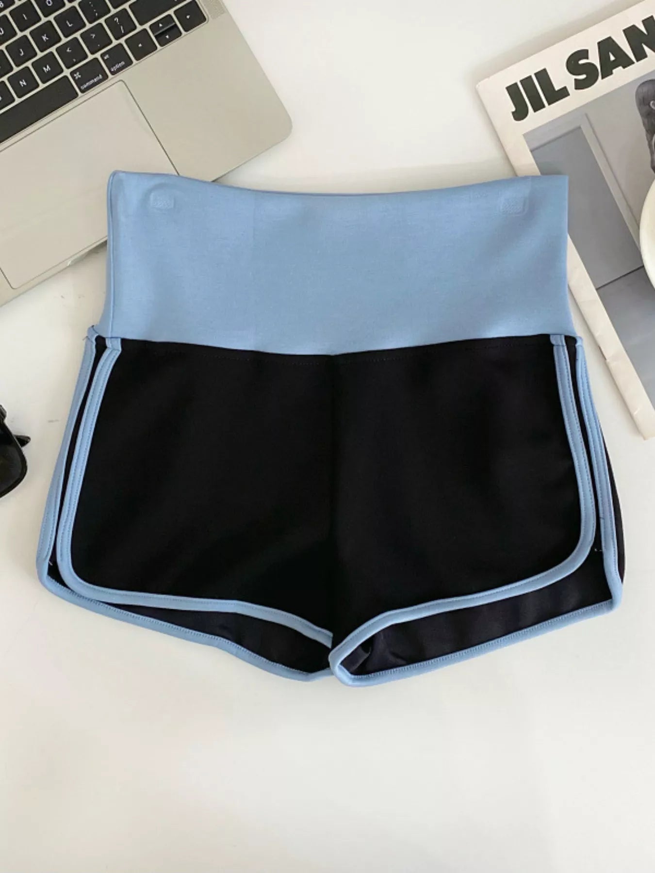 High Waist Contrast Trim Shorts Secondary image