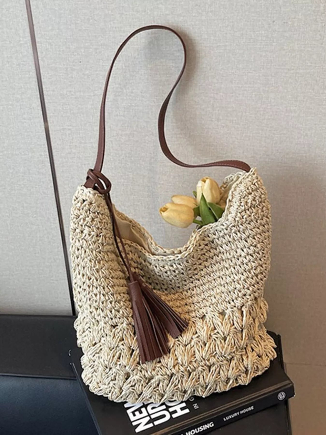 Woven Straw Shoulder Bag with Tassels Secondary image