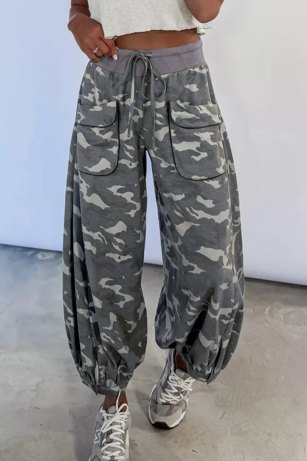 Multicolour Drawstring Contrast Waistband Camouflage Cargo Barrel Pants Secondary image