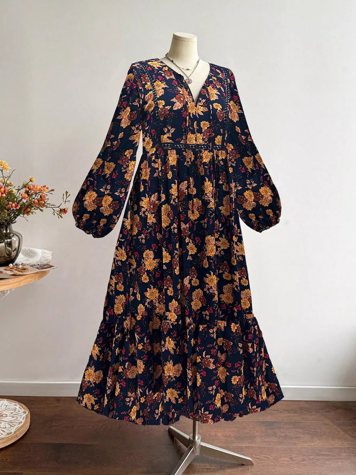 Plus Size Floral Print Tie Neck Short Sleeve Dress Secondary image