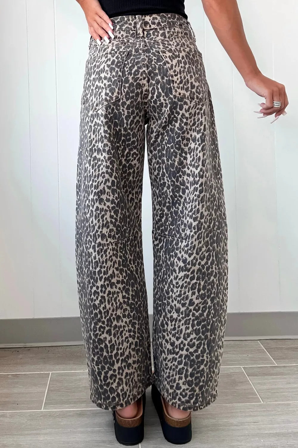 Leopard Print High Waist Barrel Jeans Secondary image