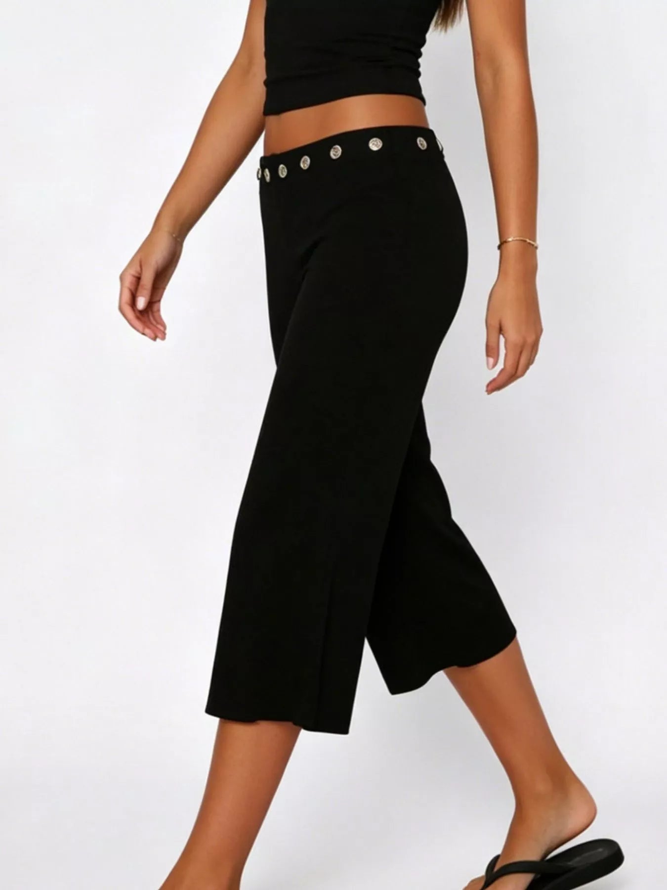 Mid Rise Capris Pants Secondary image
