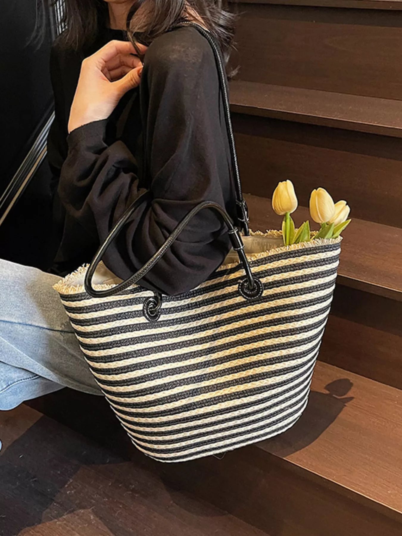Striped Woven Straw Shoulder Bag Secondary image