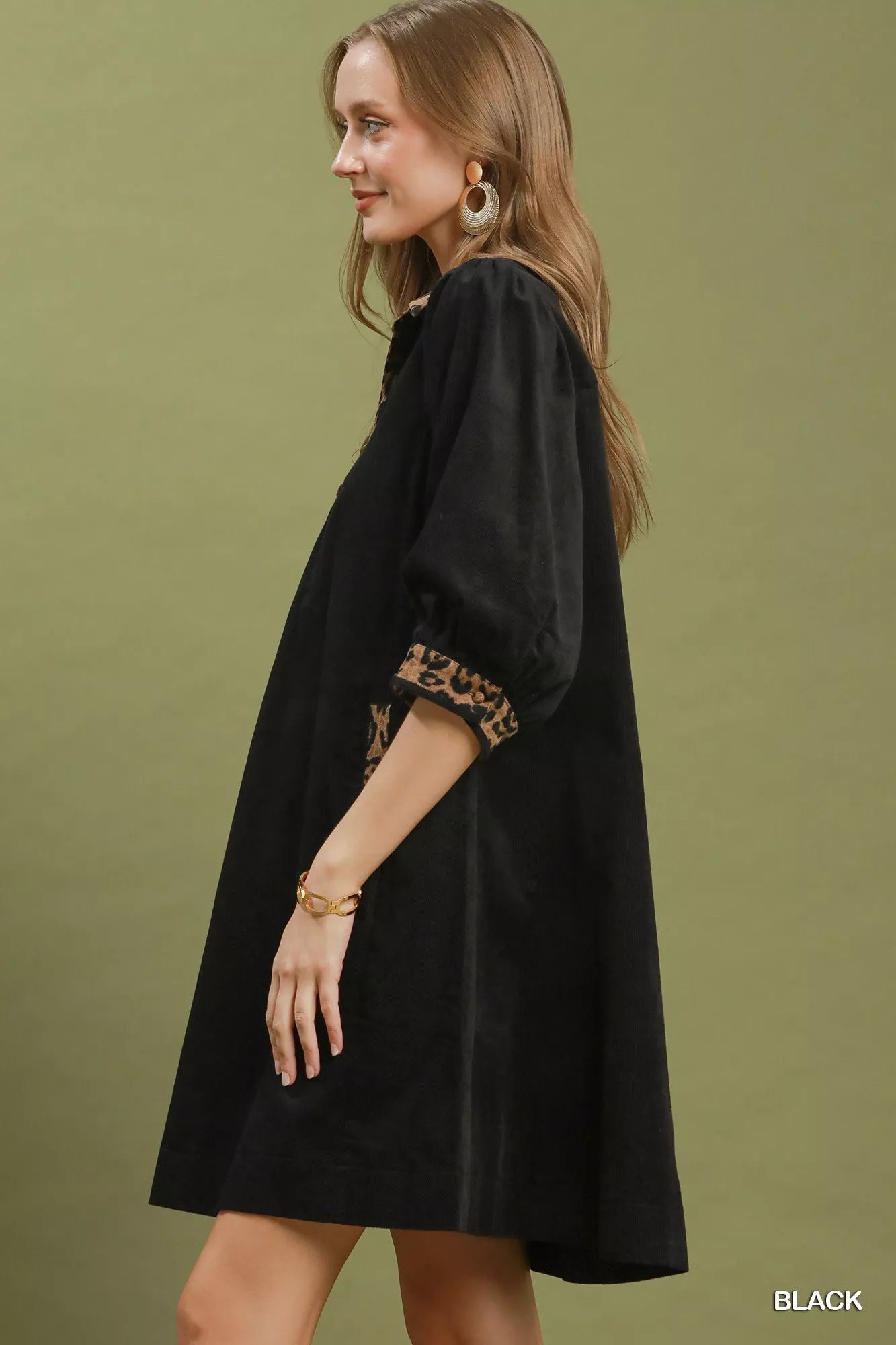 Umgee V-Neck Shift Dress with Contrast Trim Secondary image