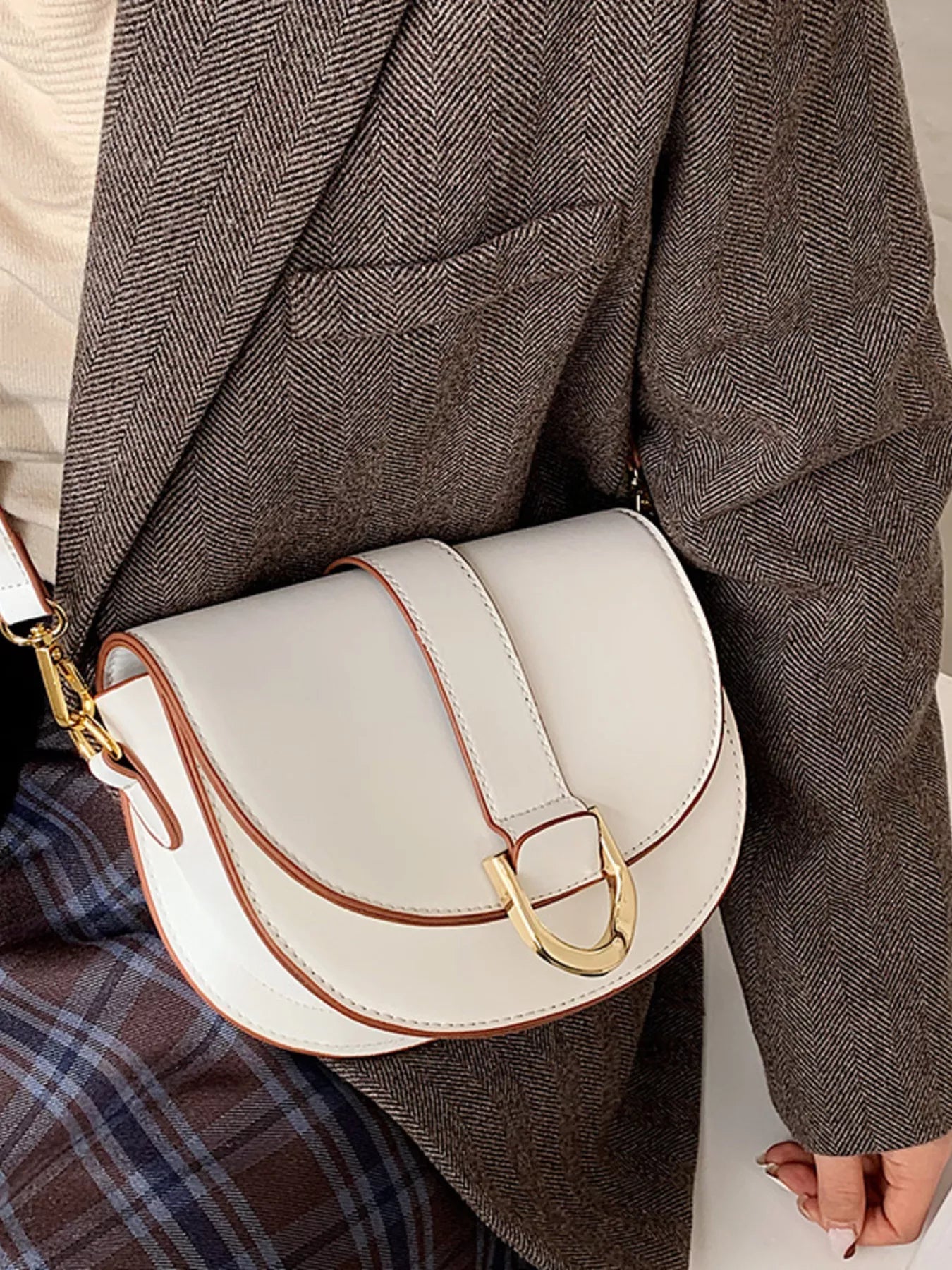 Buckle Flap Crossbody Bag Secondary image