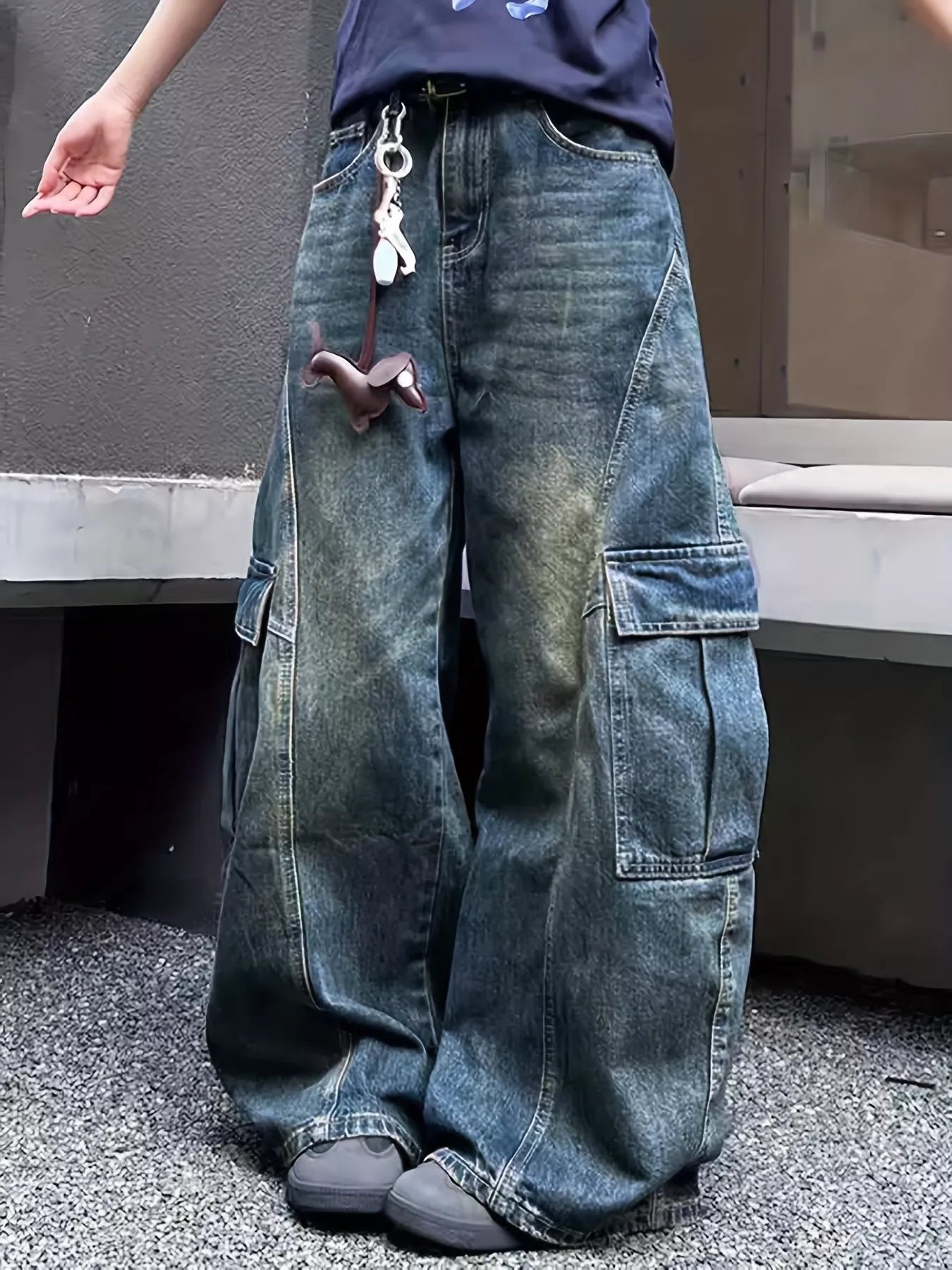 Vintage Wash Wide Leg Cargo Jeans Secondary image