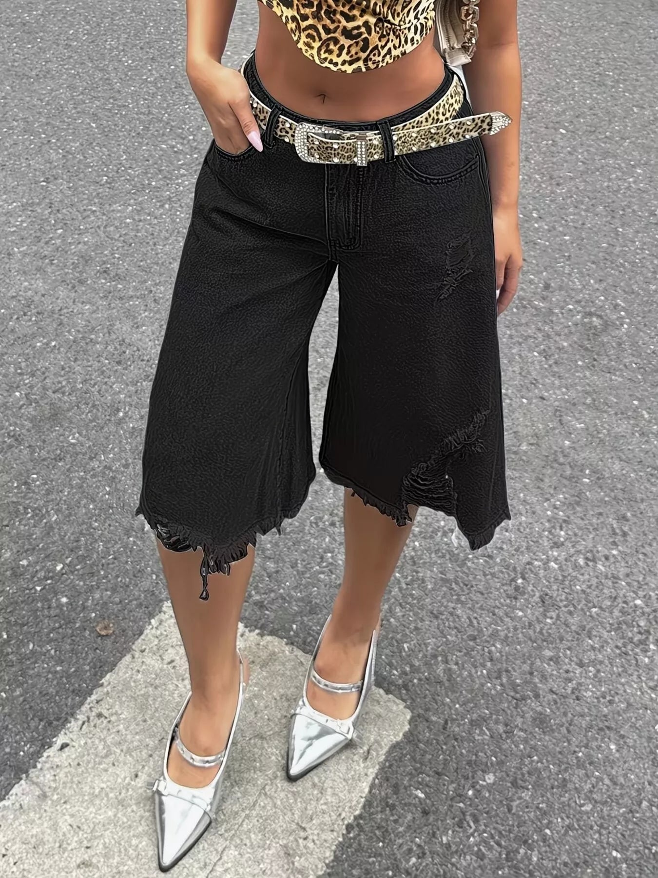 Raw Hem Distressed Denim Shorts Secondary image