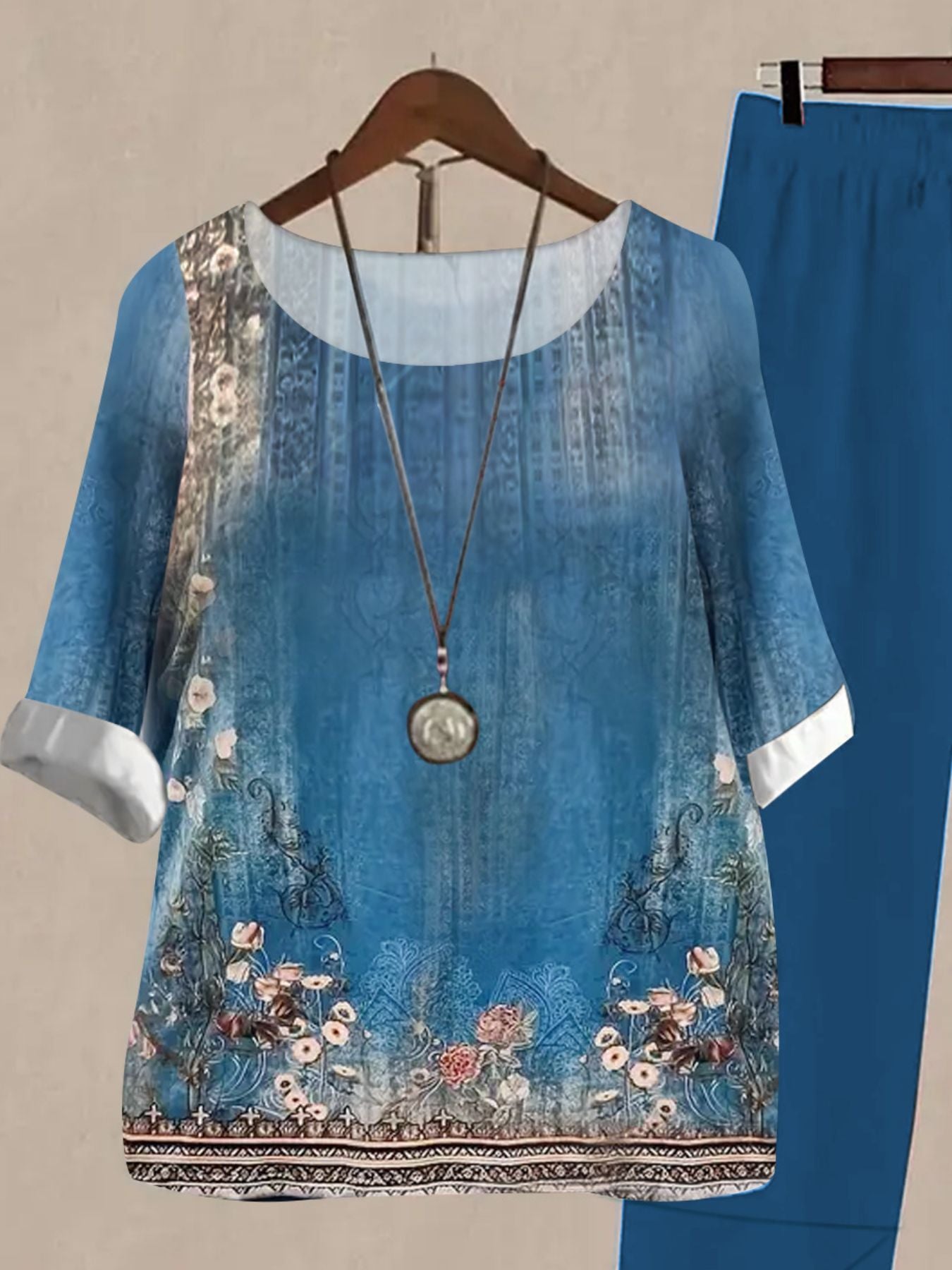 Printed Half Sleeve Top and Pants Set Secondary image