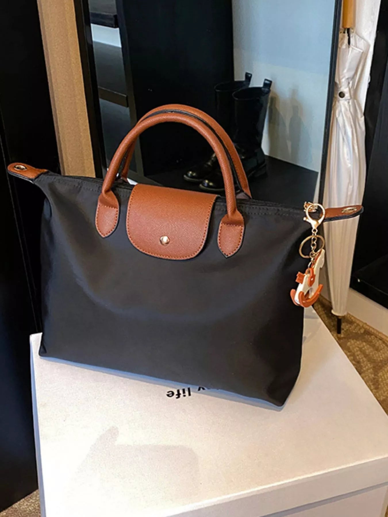 Foldable Lightweight Nylon Handbag Secondary image