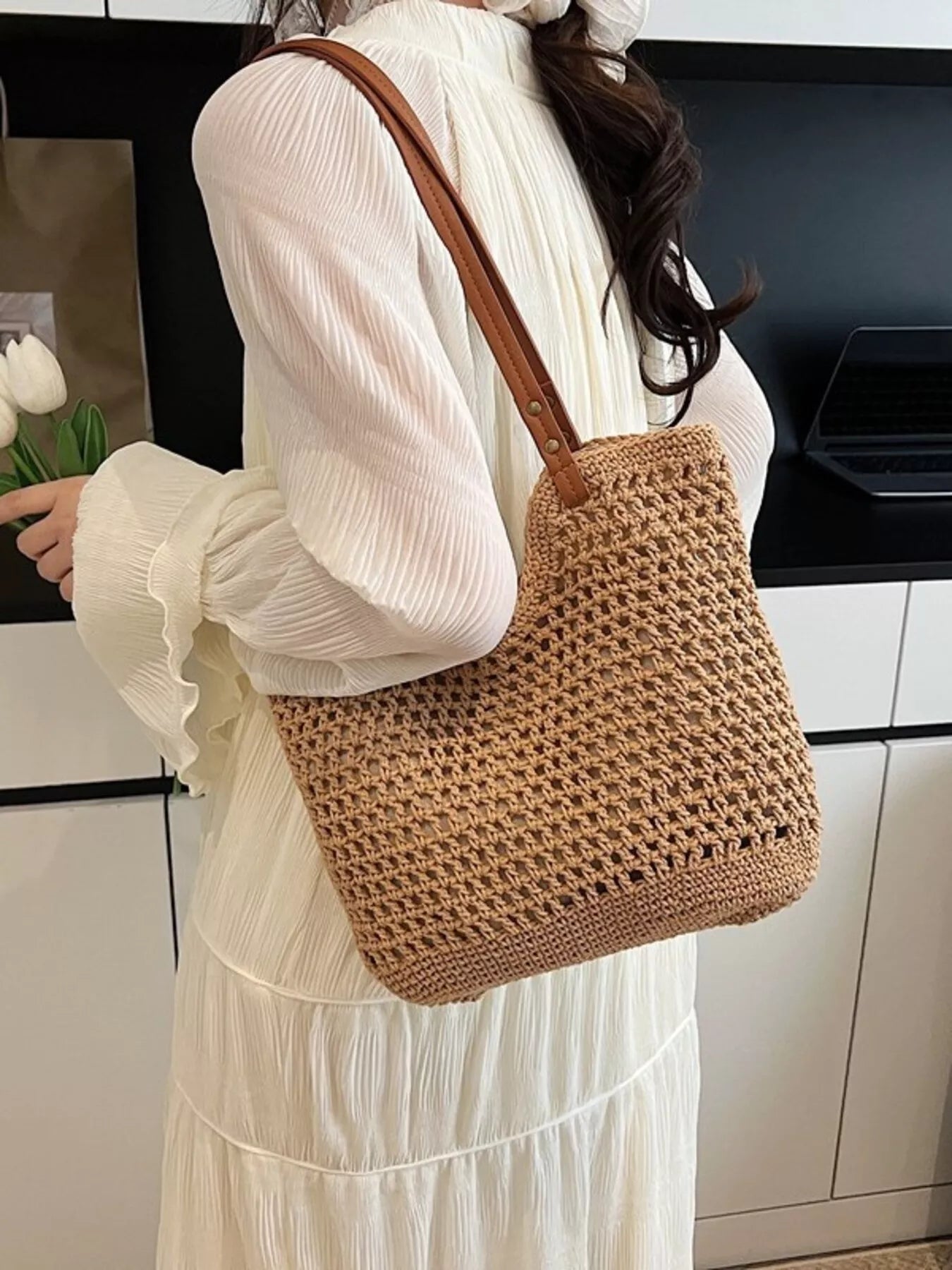 Woven Straw Shoulder Bag Secondary image