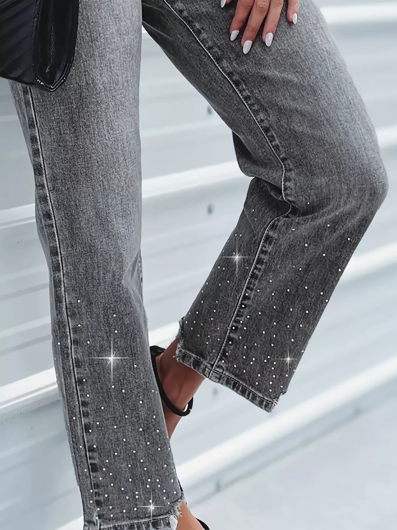 Rhinestone Embellished Cropped Jeans Secondary image