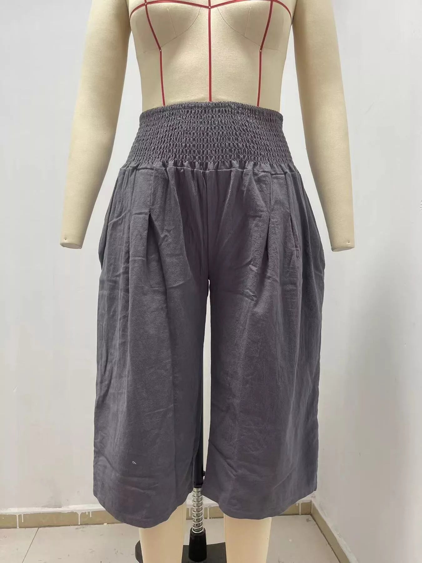 Smocked Wide-Leg Capri Pants Secondary image