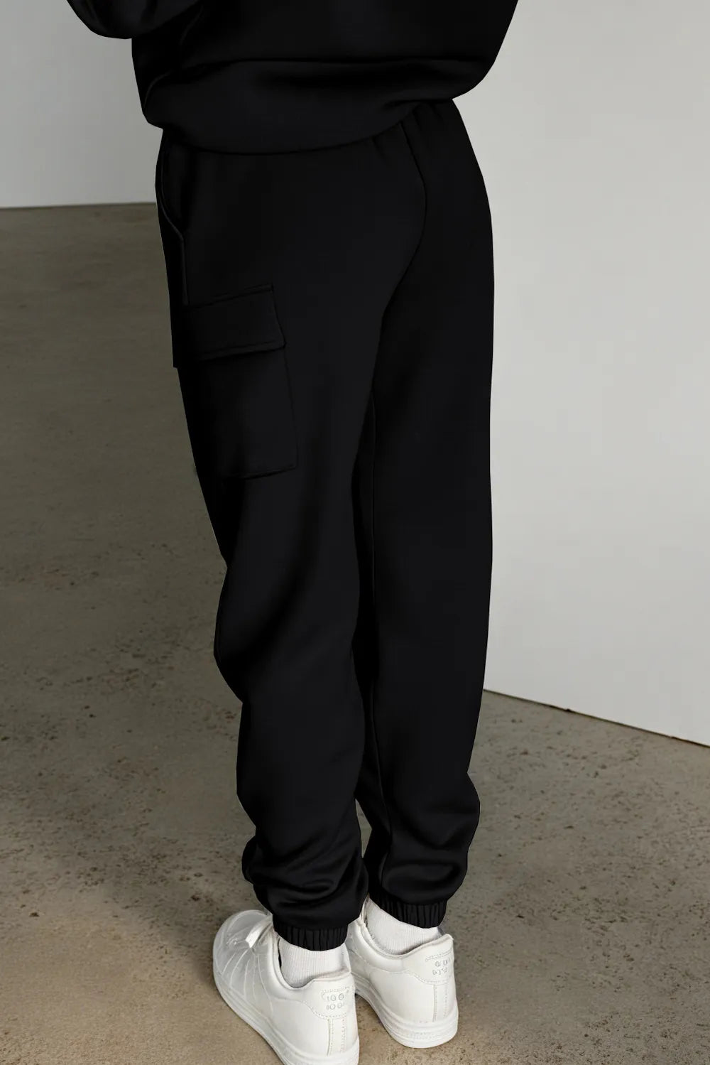 Pocketed Elastic Waist Active Joggers Secondary image