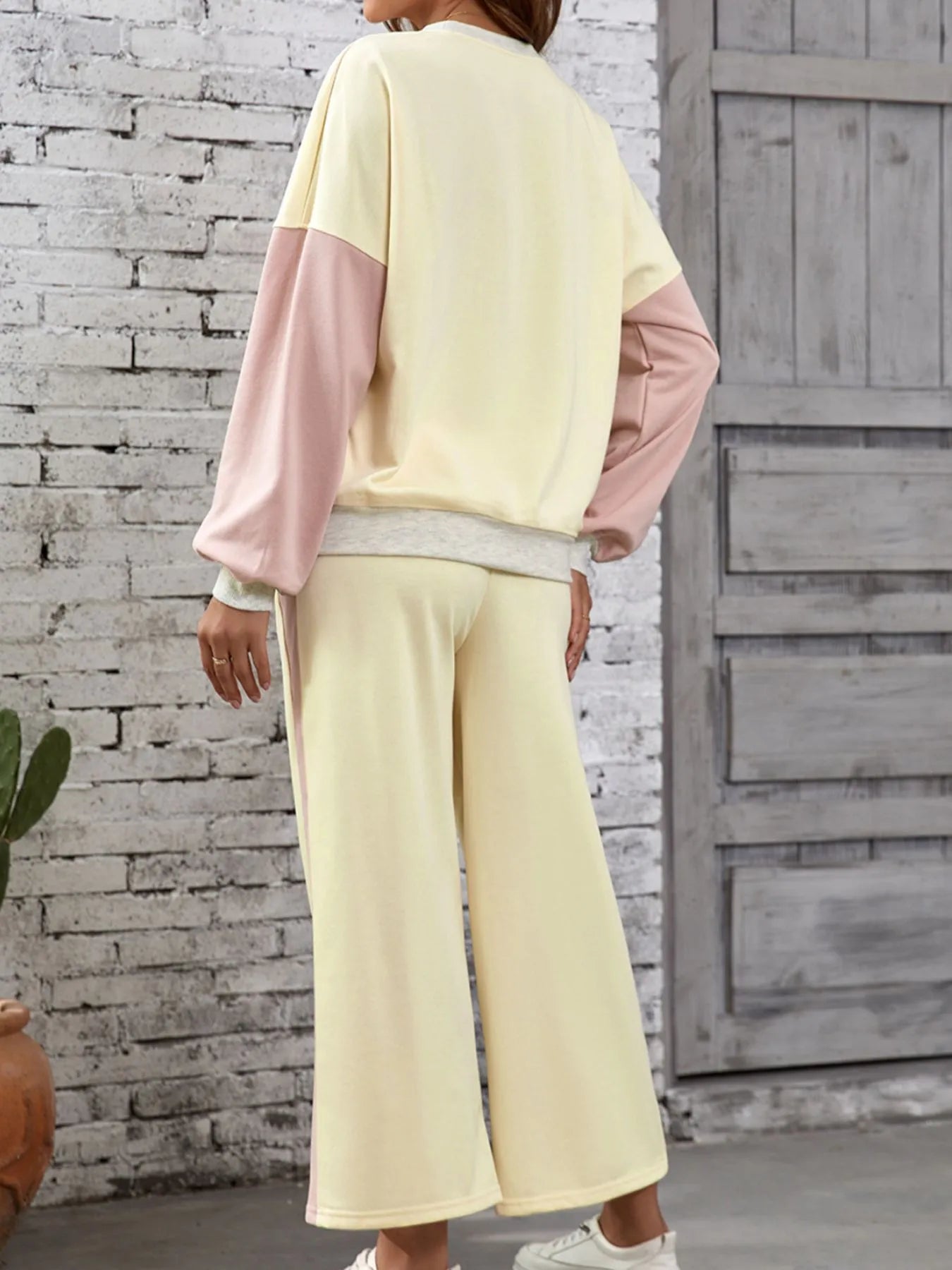 Color Block Round Neck Top and Pants Set Secondary image