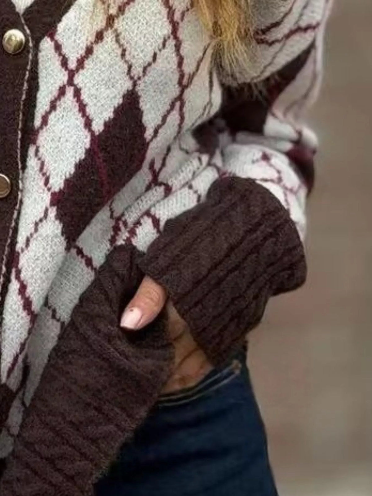 Full Size Argyle Pattern V-Neck Button-Down Knit Cardigan Plus Size - photo 3