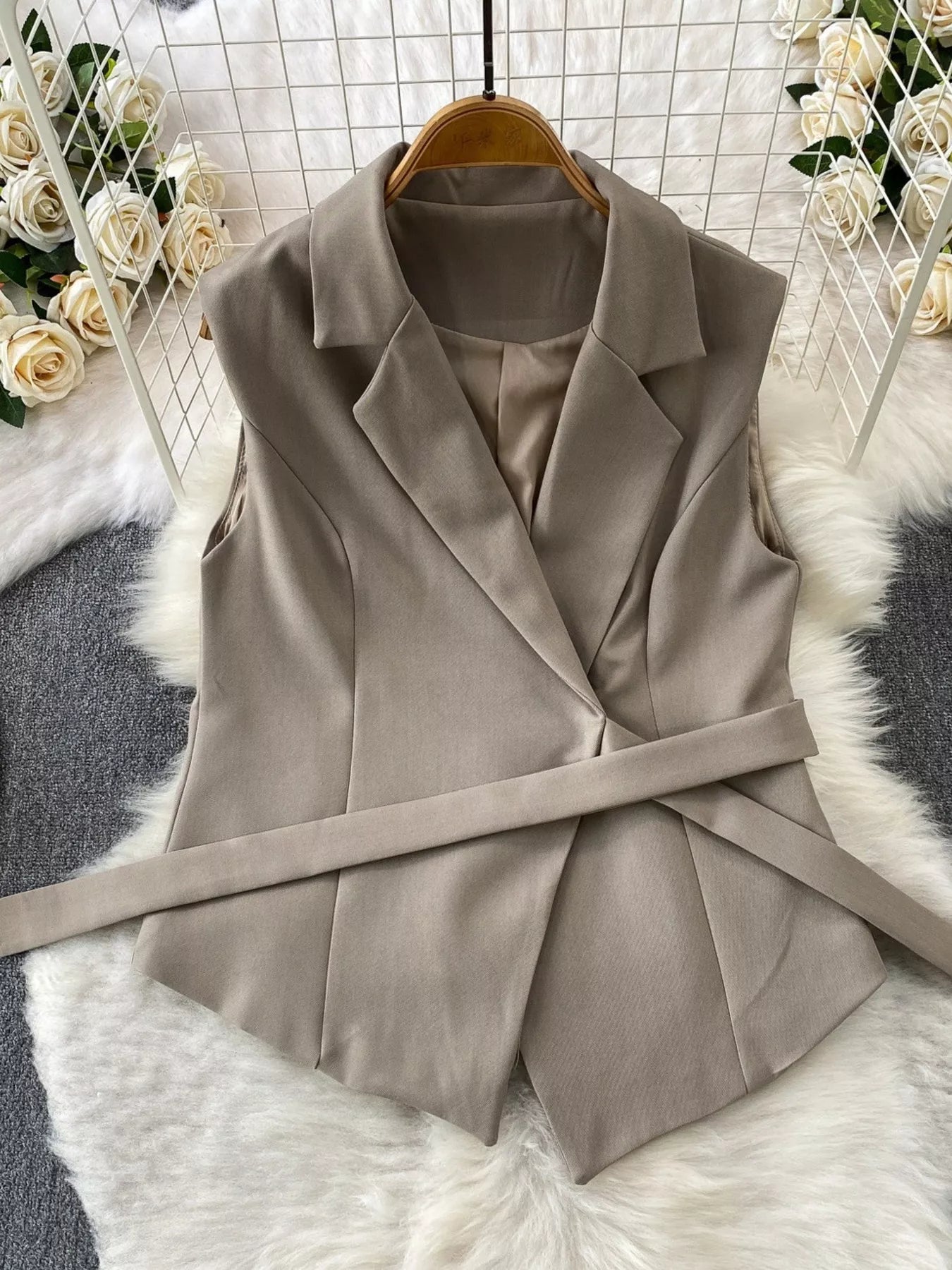 Sleeveless Blazer and Wide-Leg Pants Set Secondary image