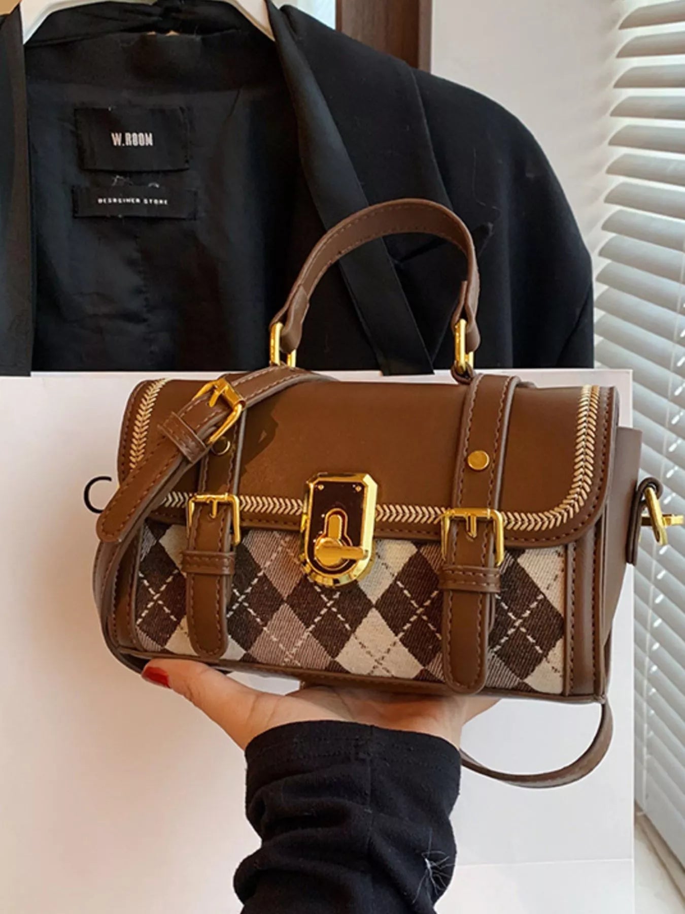 Argyle Pattern Flap Crossbody Bag Secondary image