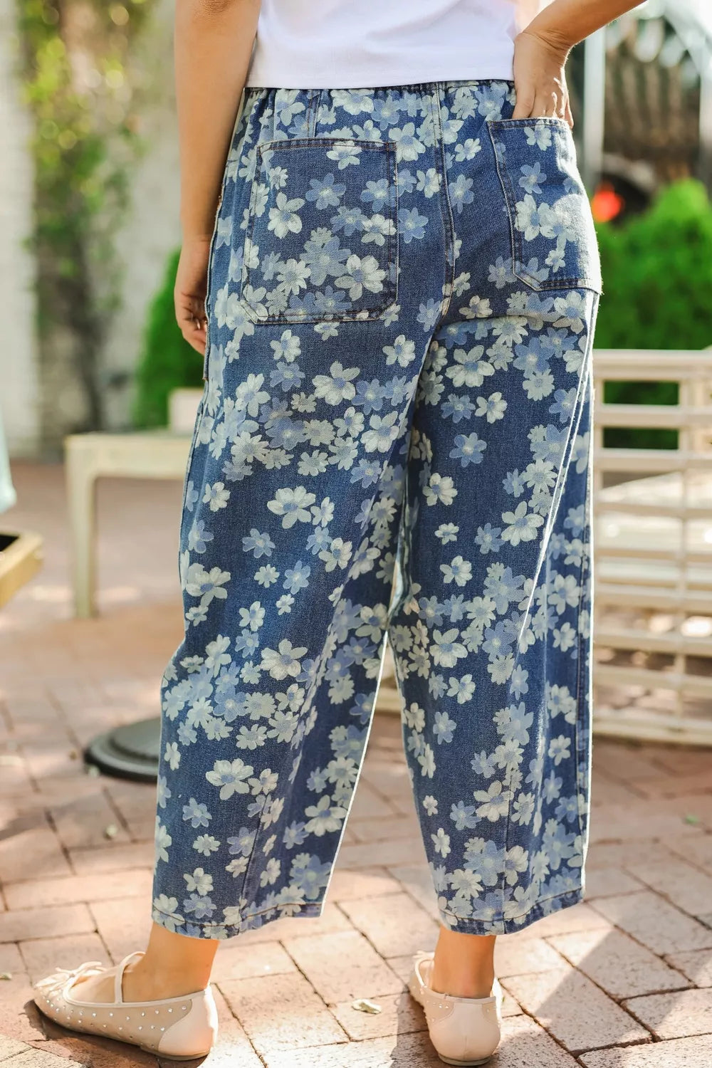 Dainty Floral Printed Drawstring Barrel Jeans Secondary image