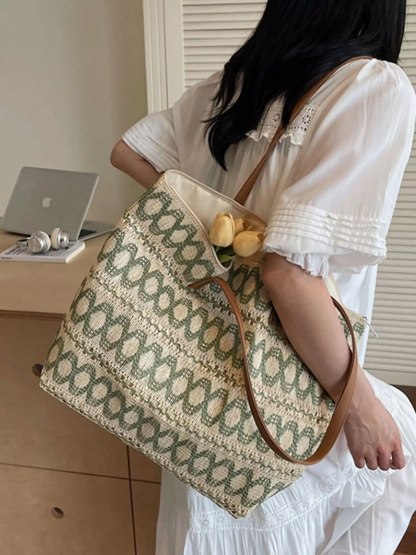 Woven Pattern Shoulder Bag Secondary image