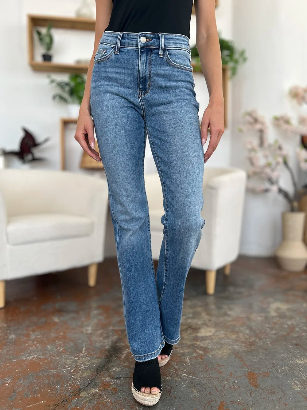 Judy Blue Full Size Mid-Rise Waist Straight Jeans Secondary image