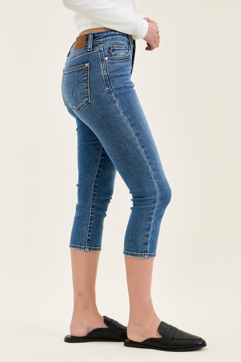 Judy Blue Mid-Rise Stretch Capri Jeans Secondary image