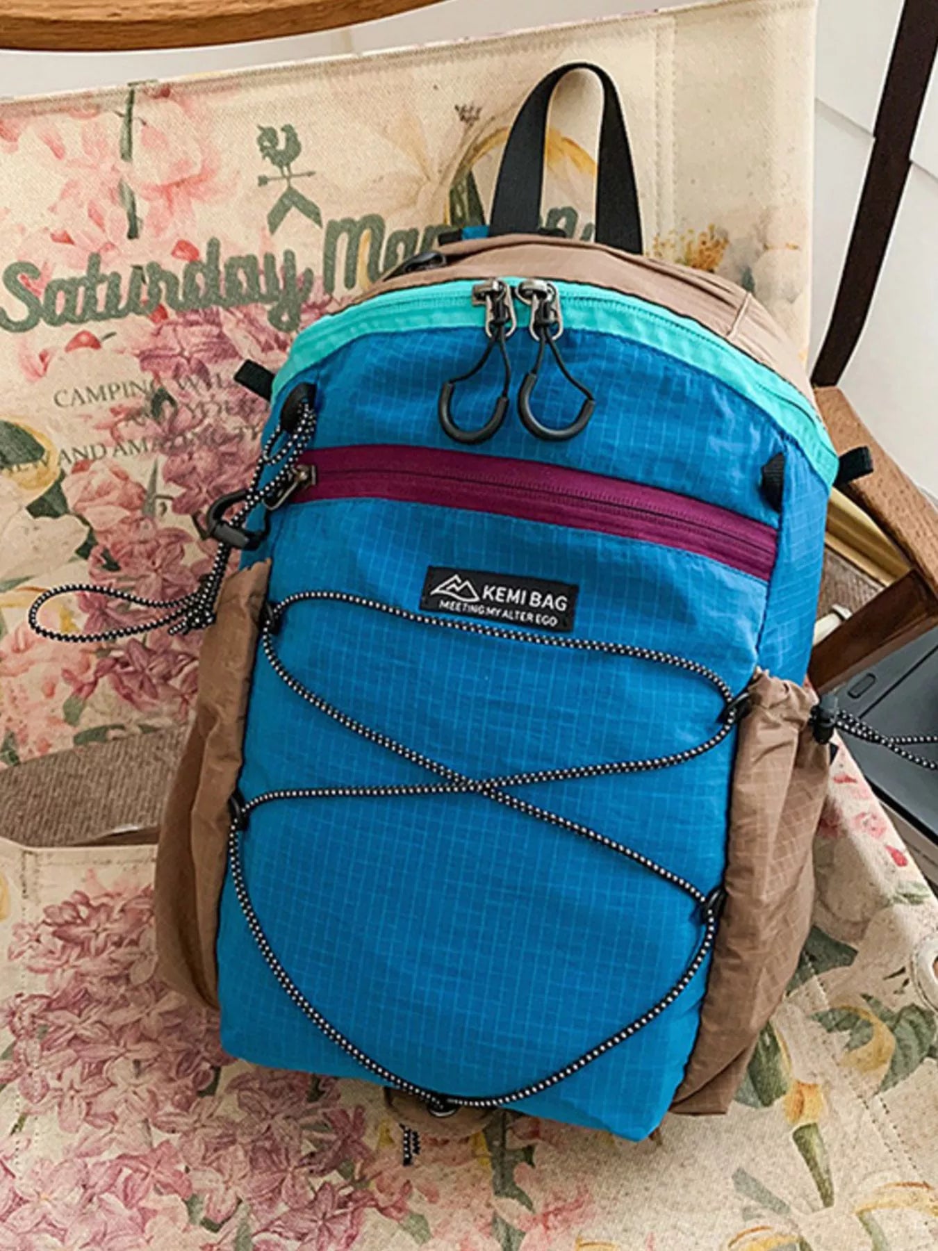 Lightweight Contrast Backpack Bag Secondary image