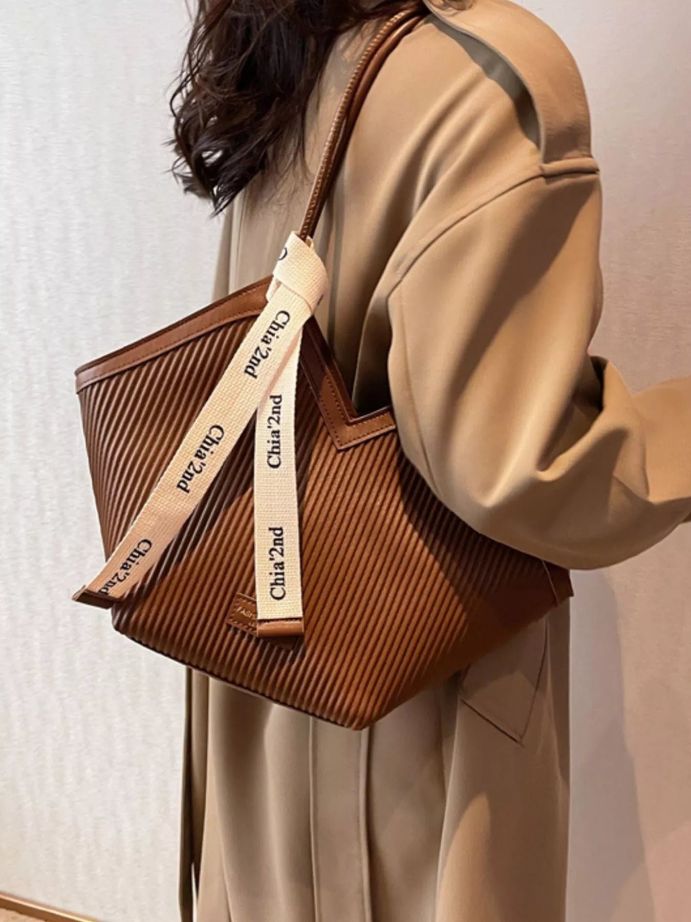 Textured Leather Shoulder Bag Secondary image