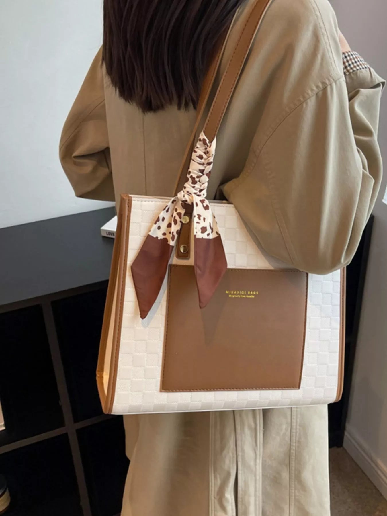 Color Block Shoulder Bag Secondary image