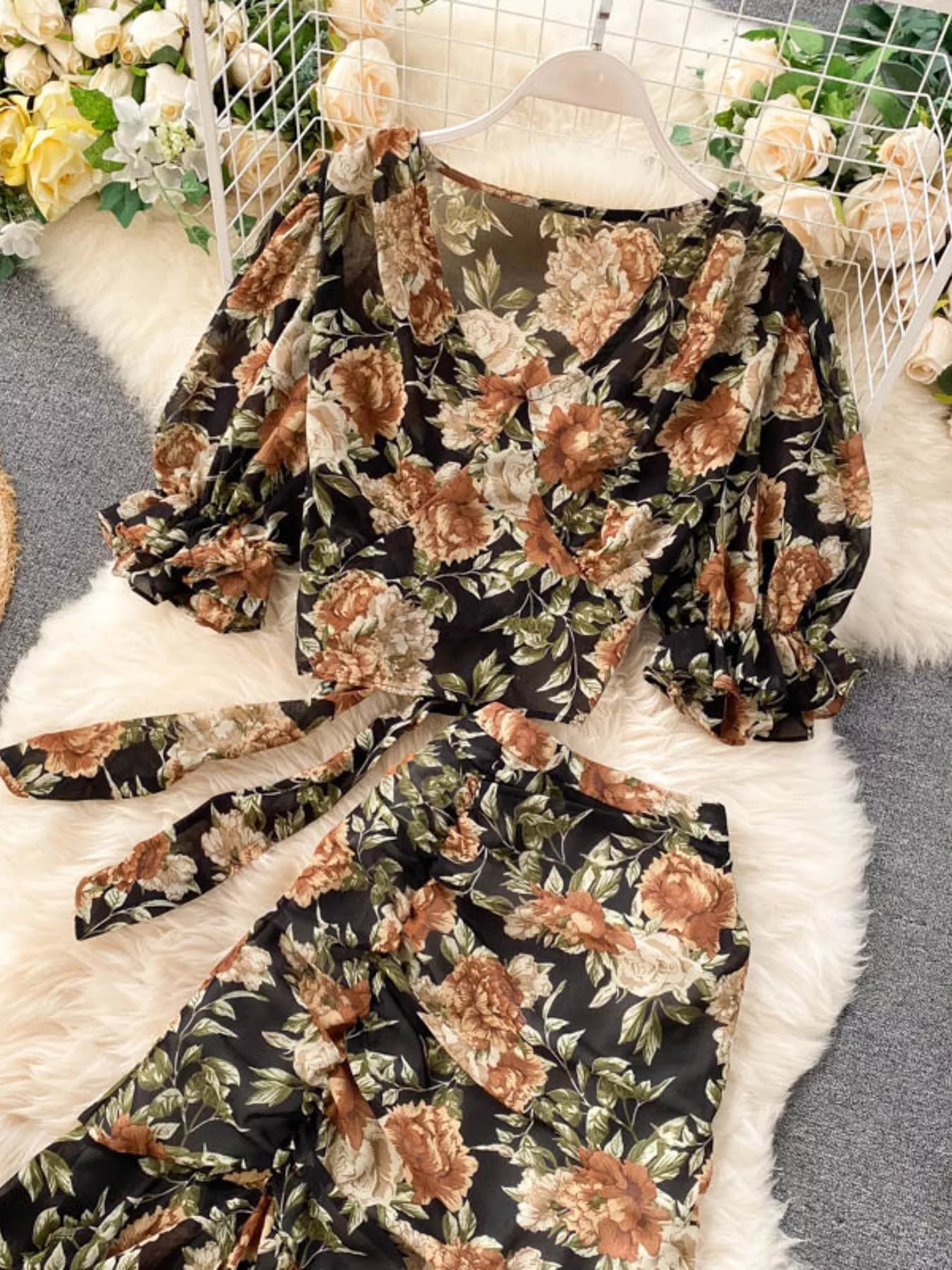 Floral Print Crop Top and Skirt Set Secondary image