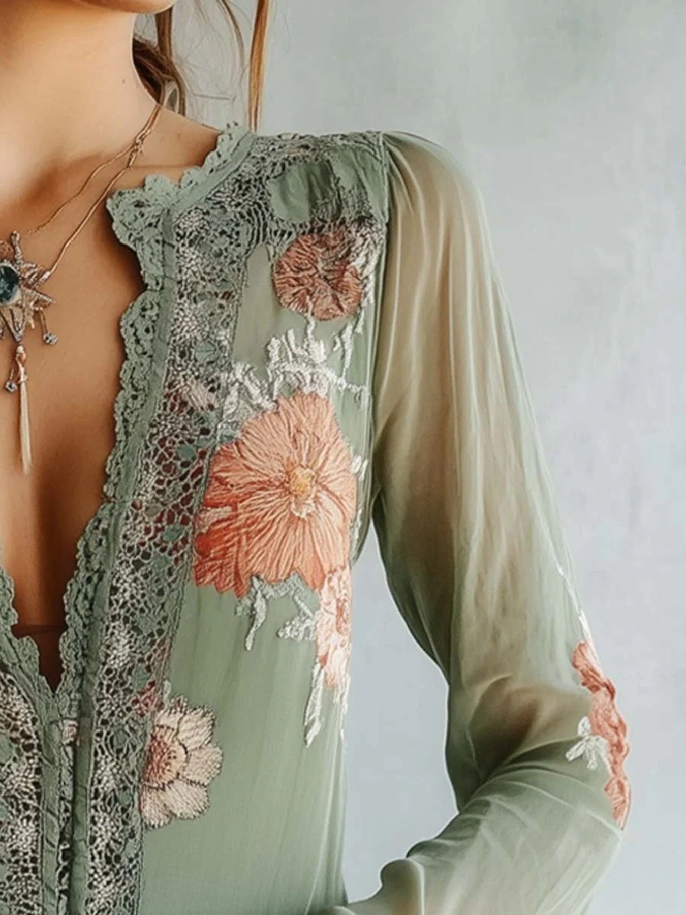 Lace Detail Floral Blouse Secondary image